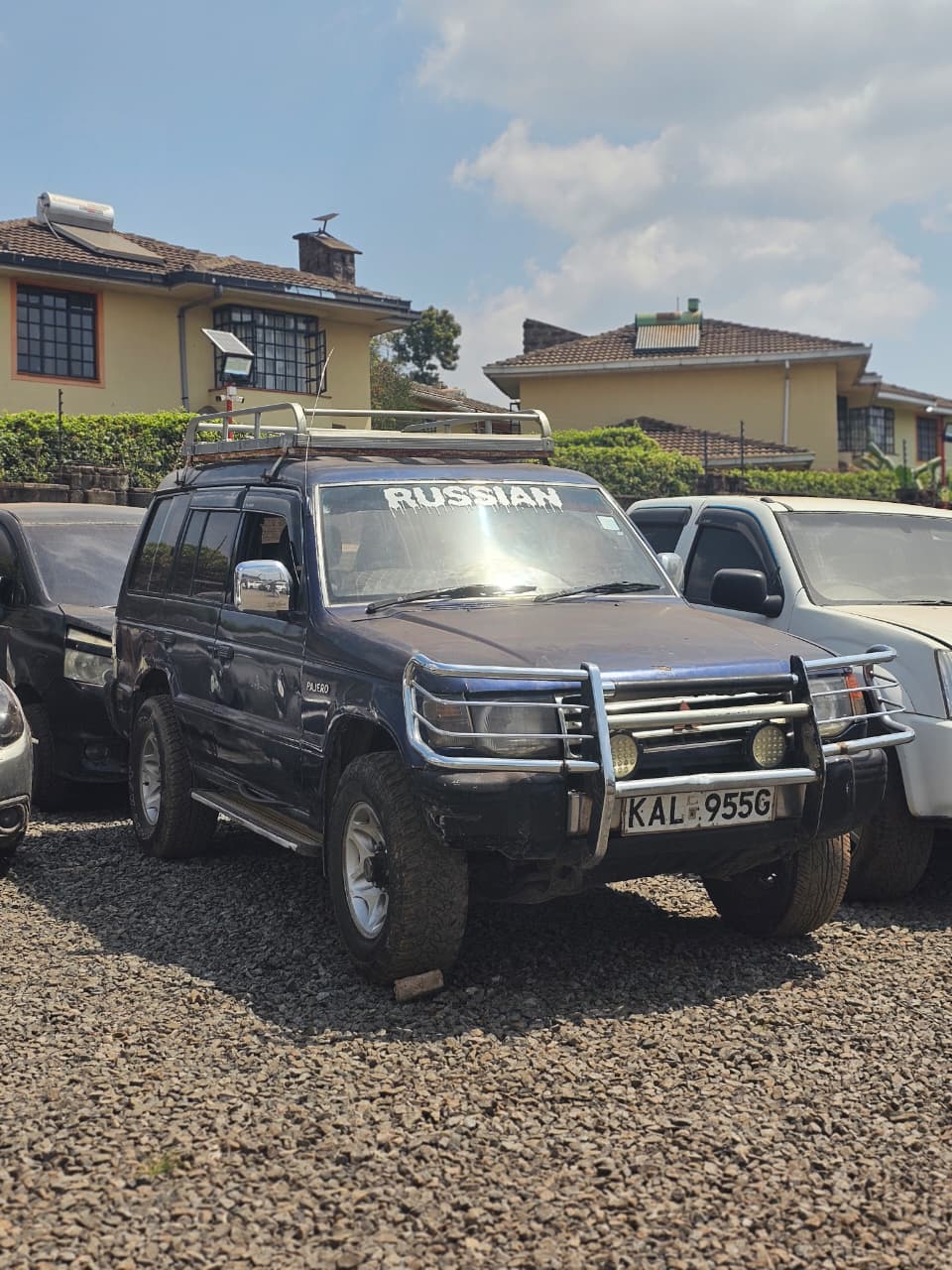 MITSUBISHI PAJERO